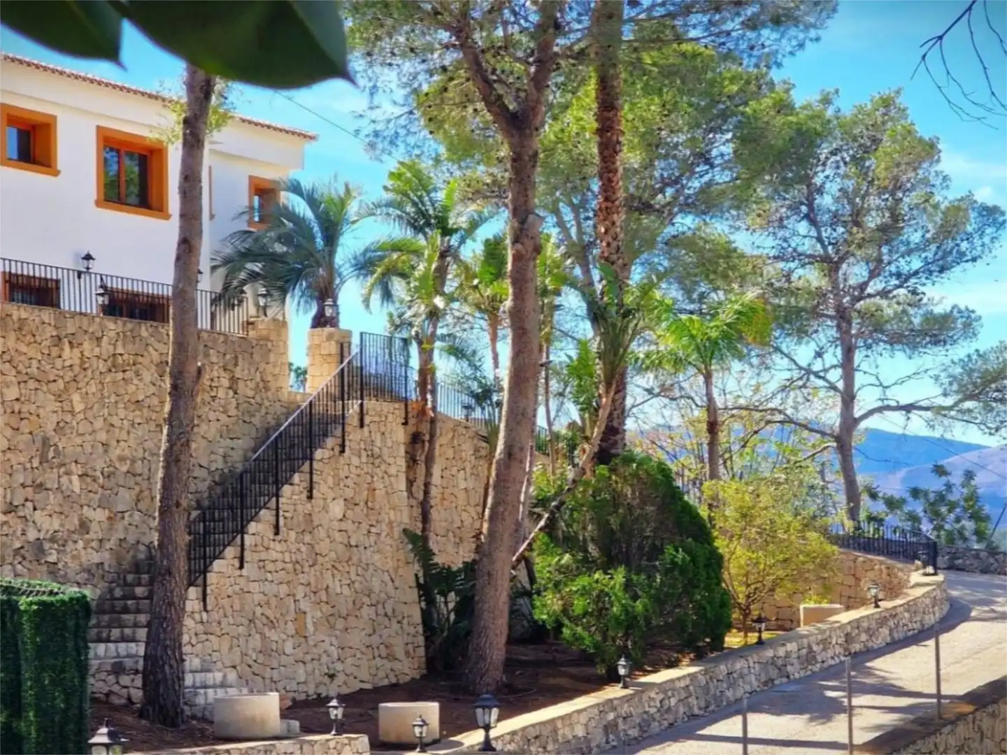 Vista exterior de Casa o xalet de lloguer en Gandia amb Aire condicionat, Calefacció i Jardí privat