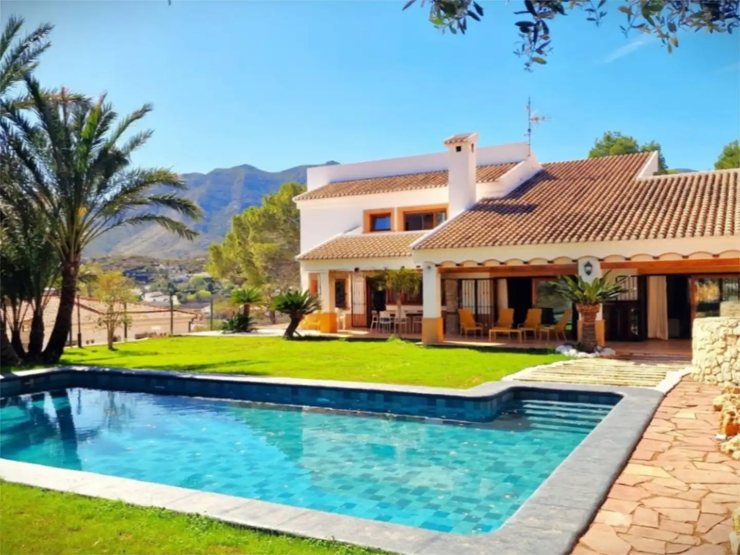 Vista exterior de Casa o xalet de lloguer en Gandia amb Aire condicionat, Calefacció i Jardí privat