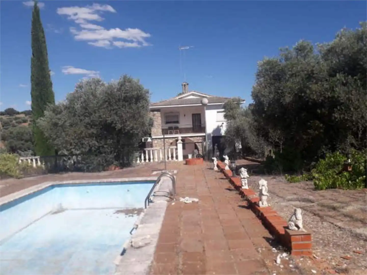 Casa adosada en venda a Los Navalmorales Jardí de Casa adosada en venda en Los Navalmorales amb Calefacció, Jardí privat i Terrassa