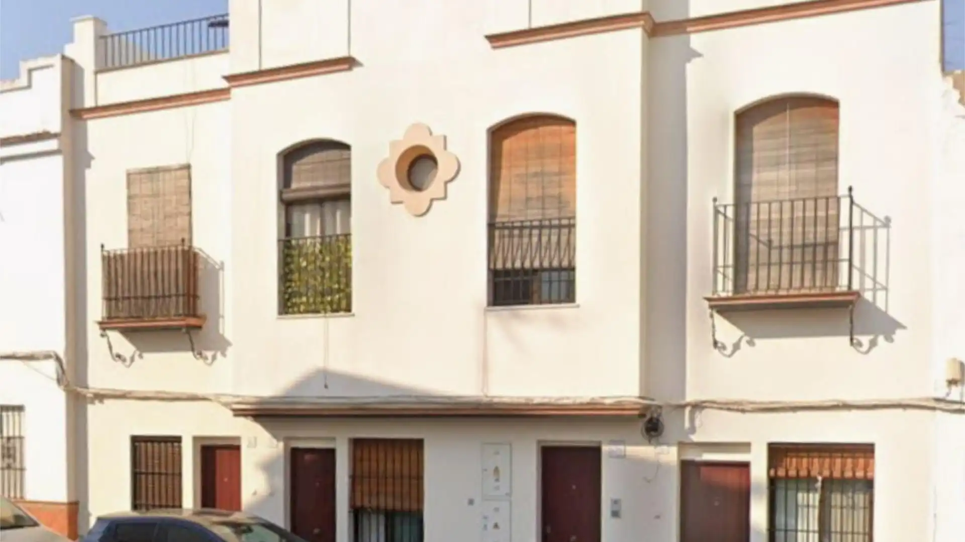 Vista exterior de Piso en venta en Dos Hermanas con Aire acondicionado
