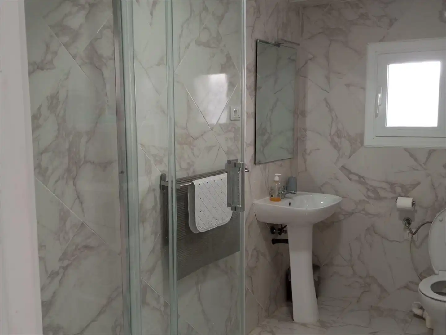 Piso en venta en Calle Ajedreas, 90, Mazarrón Casco Urbano Baño de Piso en venta en Mazarrón con Aire acondicionado, Calefacción y Jardín privado