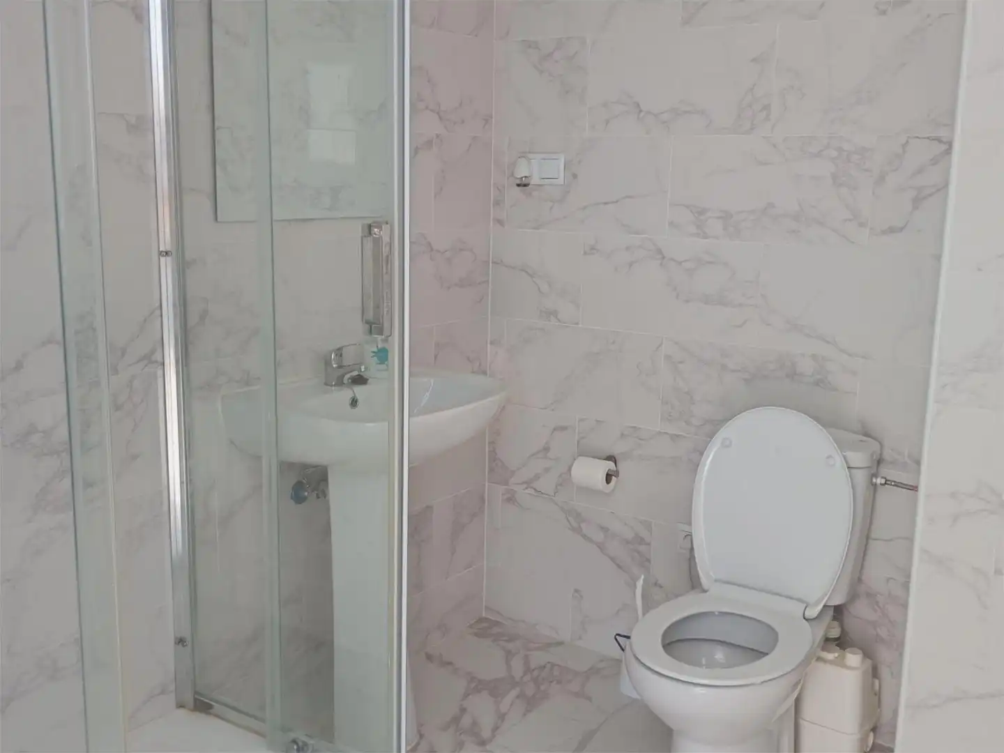 Piso en venta en Calle Ajedreas, 90, Mazarrón Casco Urbano Baño de Piso en venta en Mazarrón con Aire acondicionado, Calefacción y Jardín privado