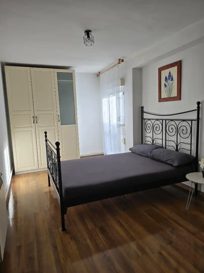 Schlafzimmer von Wohnung zur untervermieten in Gijón  mit Heizung, Parkett und Möbliert