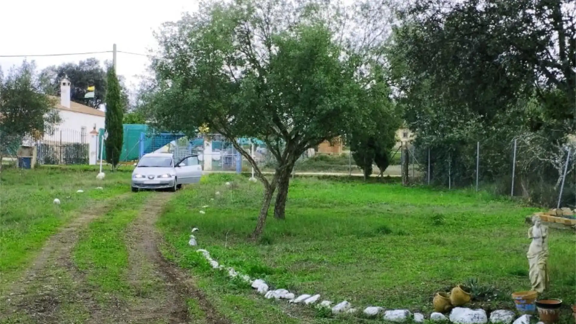 Country house zum Verkauf in  Sevilla Capital mit Klimaanlage, Heizung und Privatgarten