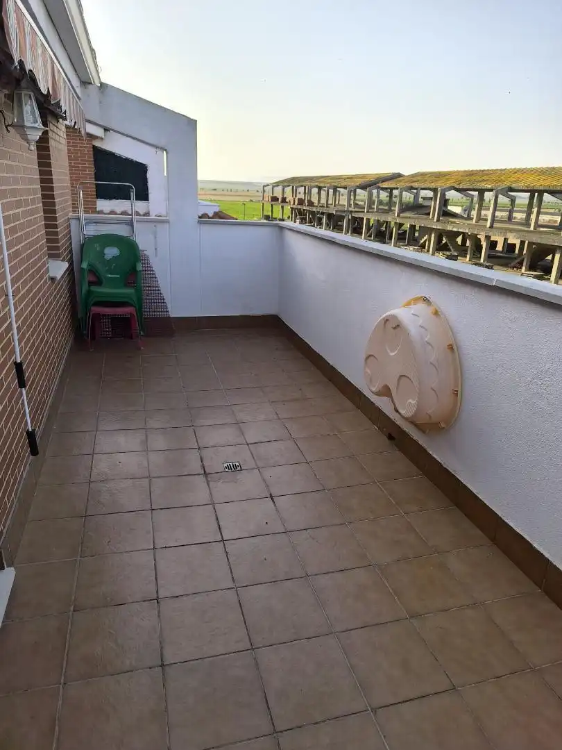Dúplex en venta en Calle Los Manantiales, 3, Castañares de Rioja Terraza de Dúplex en venta en Castañares de Rioja