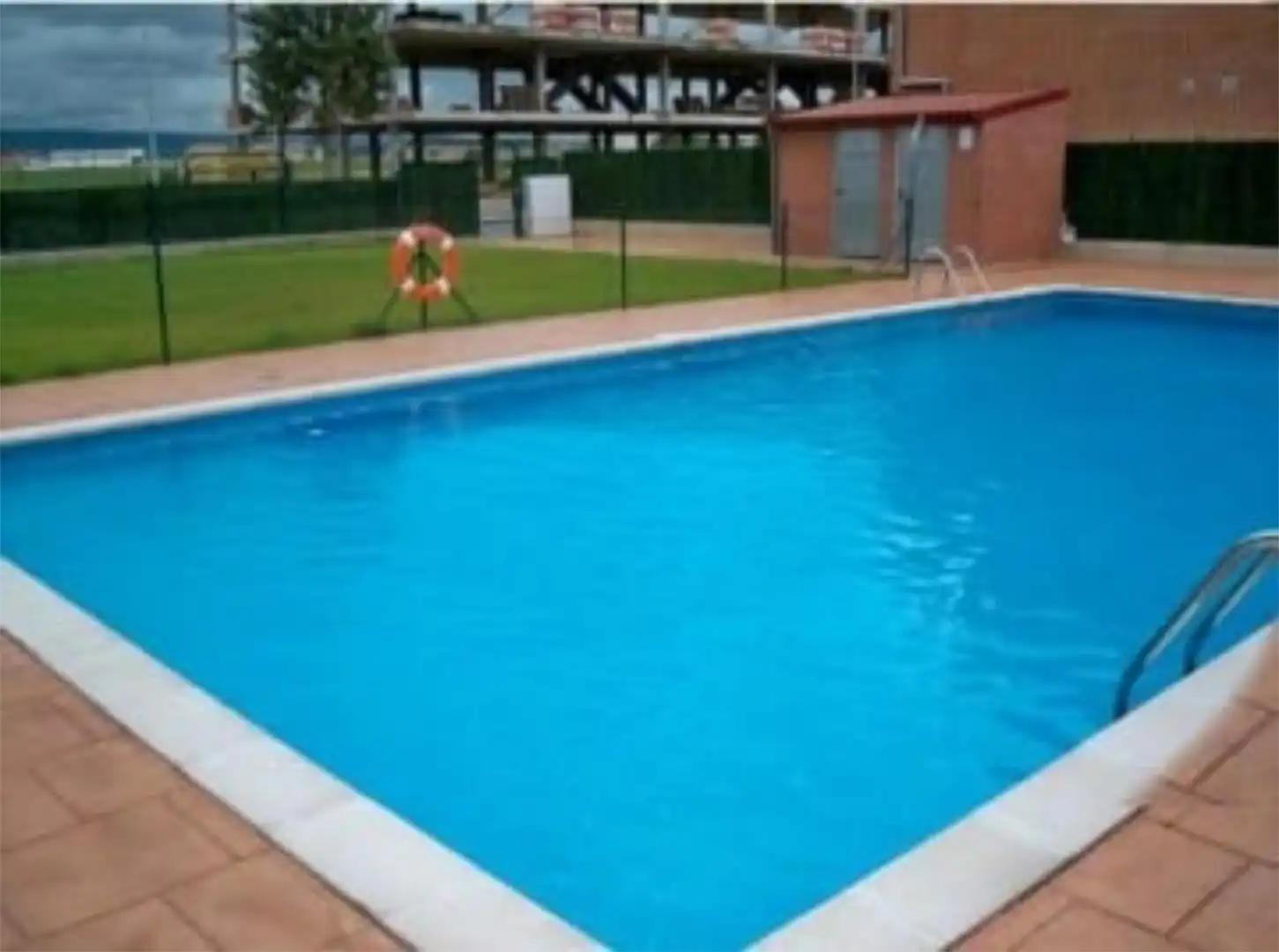 Dúplex en venta en Calle Los Manantiales, 3, Castañares de Rioja Piscina de Dúplex en venta en Castañares de Rioja