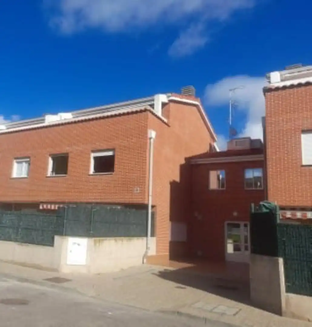 Dúplex en venta en Calle Los Manantiales, 3, Castañares de Rioja Vista exterior de Dúplex en venta en Castañares de Rioja