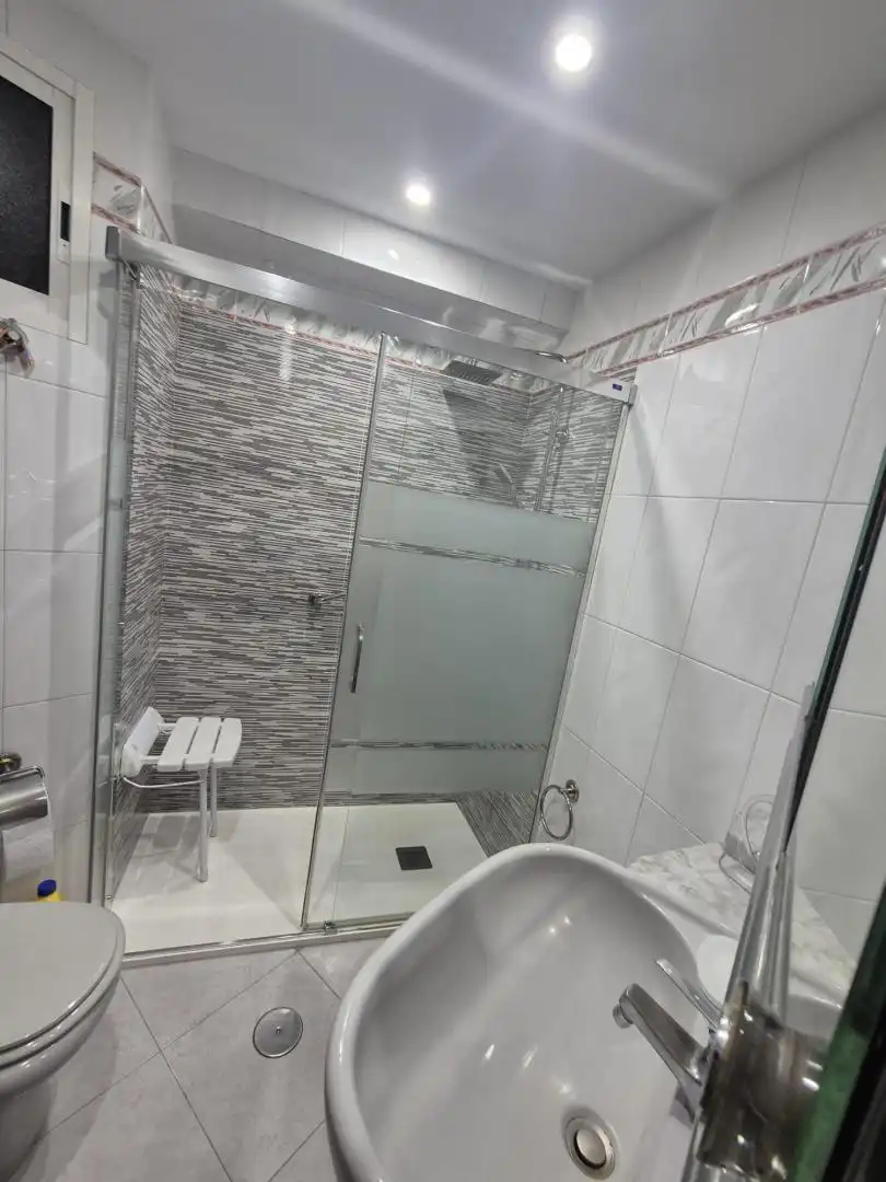 Badezimmer von Wohnung zur untervermieten in A Coruña Capital  mit Möbliert