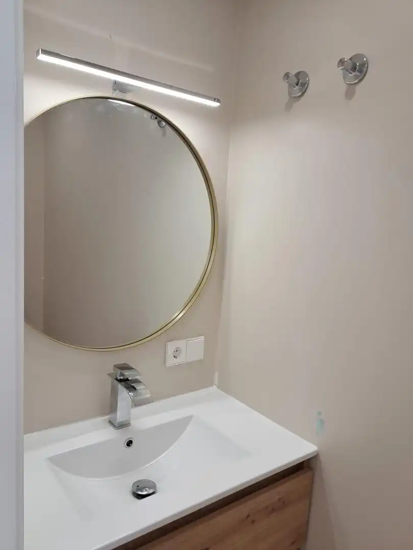 Flat for rent in Avenida Duque de Ahumada, Playa Bajadilla - Puertos Bathroom of Flat for rent in Marbella with Air Conditioner, Heating and Parquet flooring
