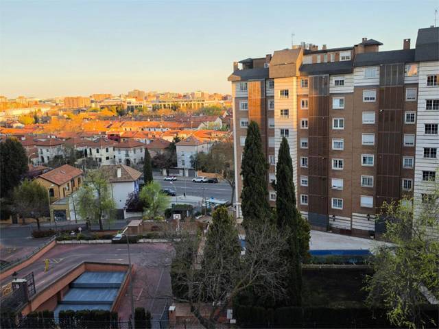Piso en Venta en Calle de Víctor de la Serna, 3 en Hispanoamérica - Bernabéu