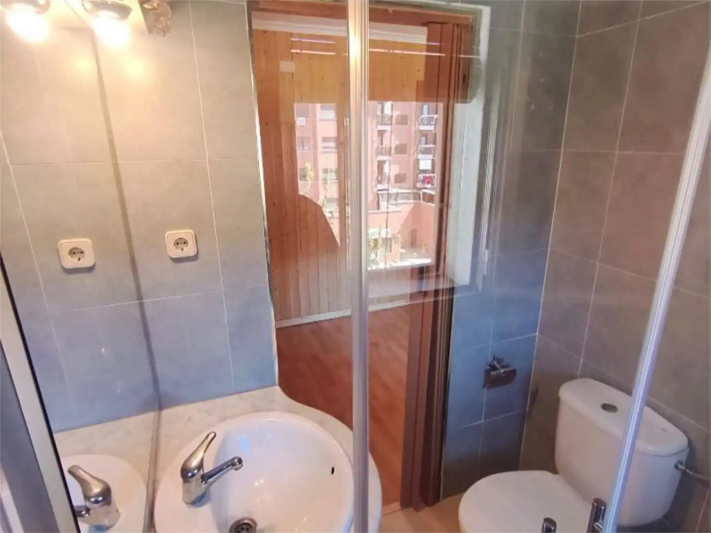 Wohnung zum Verkauf in Calle de las Cañas, 187, Colina Badezimmer von Wohnung zum Verkauf in Madrid Capital mit Terrasse
