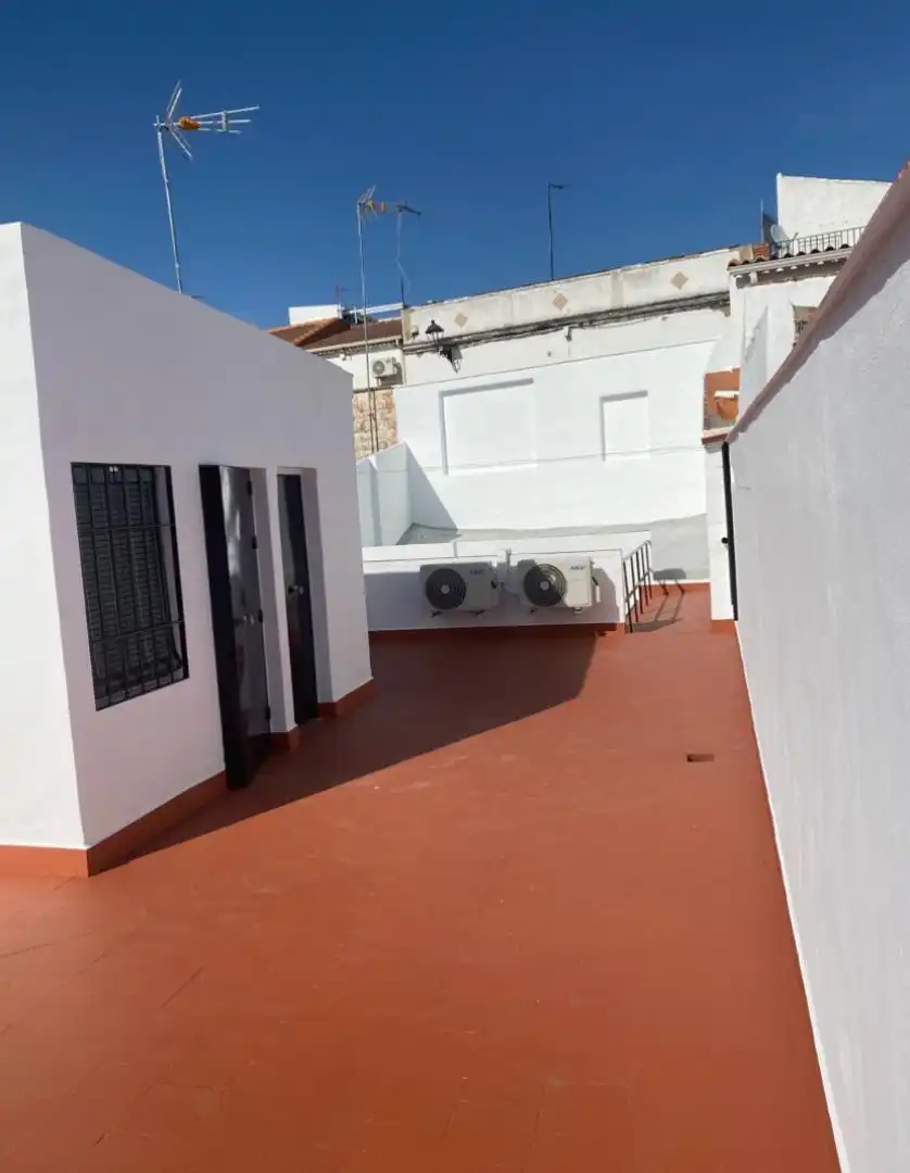 Casa adosada de lloguer a Plaza Juan Merinas Cuestas, 6, Almodóvar del Río Terrassa de Casa adosada de lloguer en Almodóvar del Río amb Aire condicionat, Calefacció i Terrassa