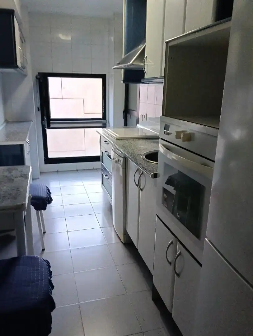 Habitación en Calle de la Forsitia, 6, PAU de Carabanchel Cocina de Apartamento para compartir en Madrid con Amueblado