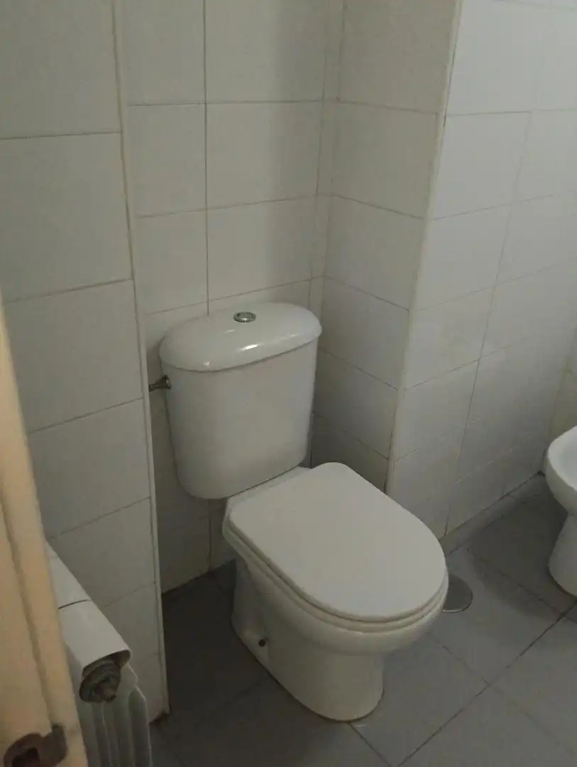 Habitación en Calle de la Forsitia, 6, PAU de Carabanchel Baño de Apartamento para compartir en Madrid con Amueblado