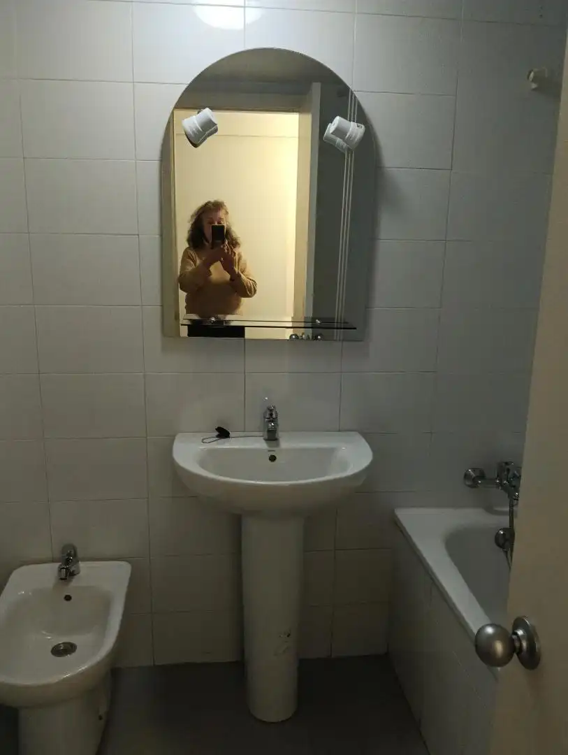Habitación en Calle de la Forsitia, 6, PAU de Carabanchel Baño de Apartamento para compartir en Madrid con Amueblado