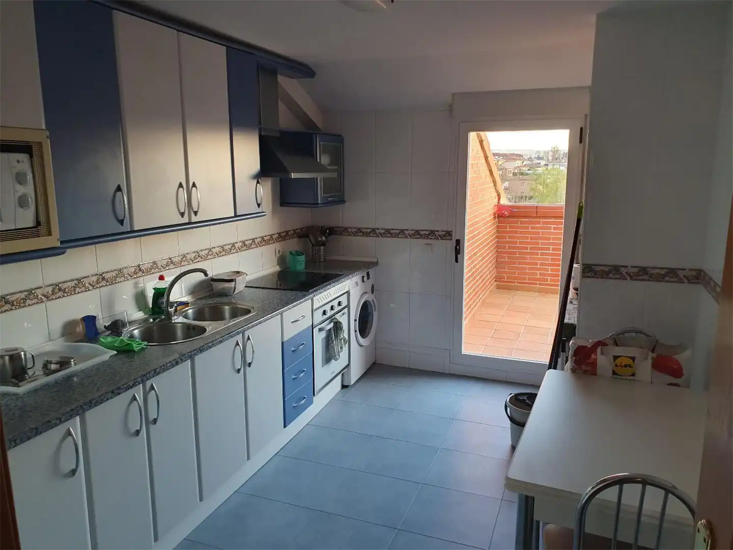 Room in Calle Cantero Juan de Mondragón, 3, Hervencias Kitchen of Flat for share in Ávila with Heating, Private garden and Parquet flooring