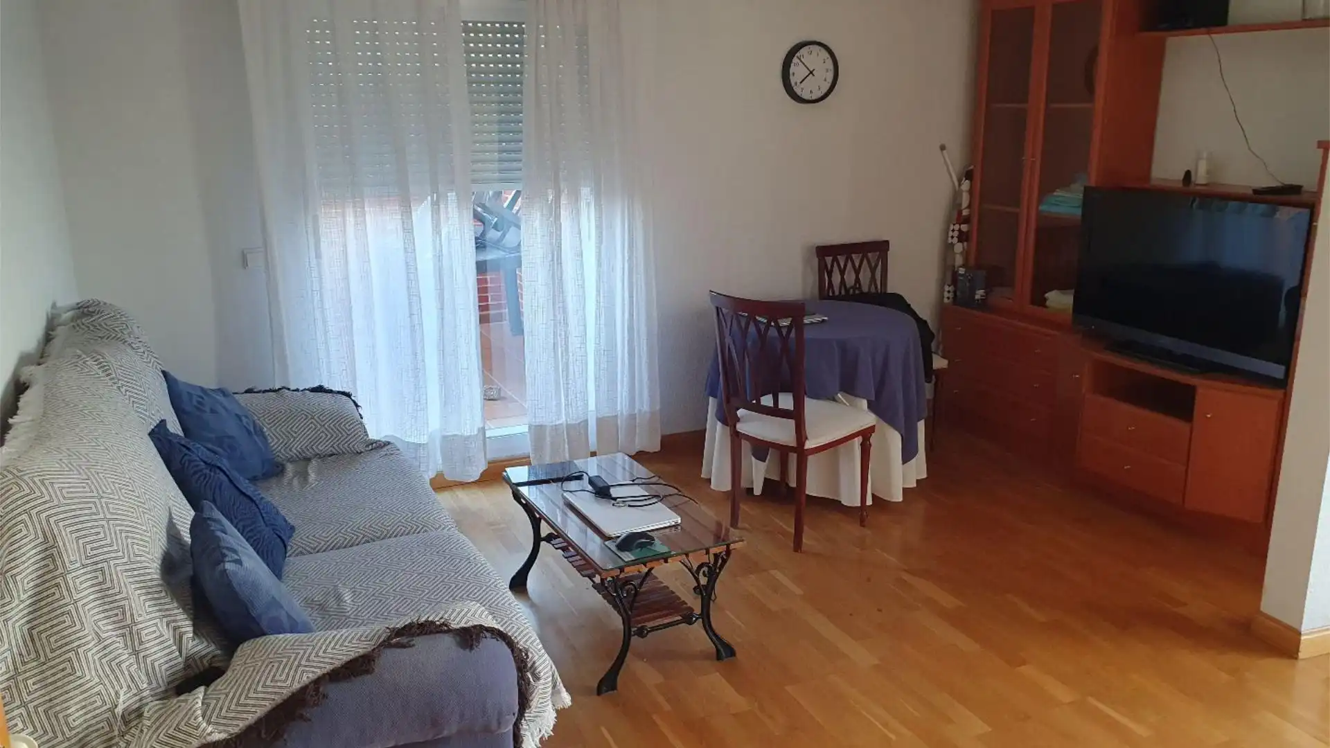 Room in Calle Cantero Juan de Mondragón, 3, Hervencias Living room of Flat for share in Ávila Capital with Heating, Private garden and Parquet flooring