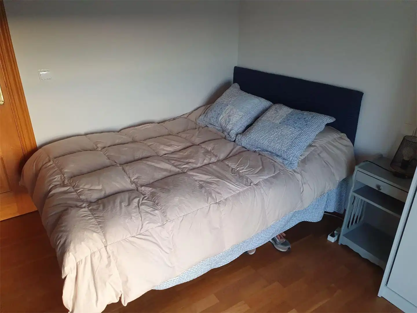 Room in Calle Cantero Juan de Mondragón, 3, Hervencias Bedroom of Flat for share in Ávila with Heating, Private garden and Parquet flooring