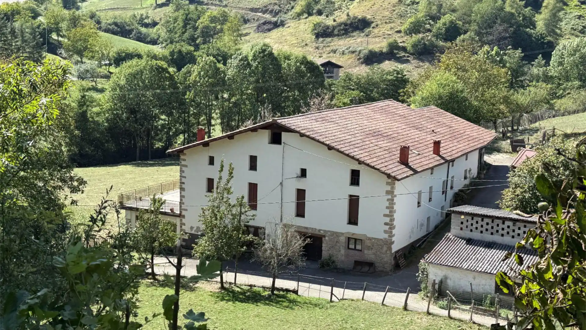 Vista exterior de Casa adosada en venda en Gabiria amb Terrassa
