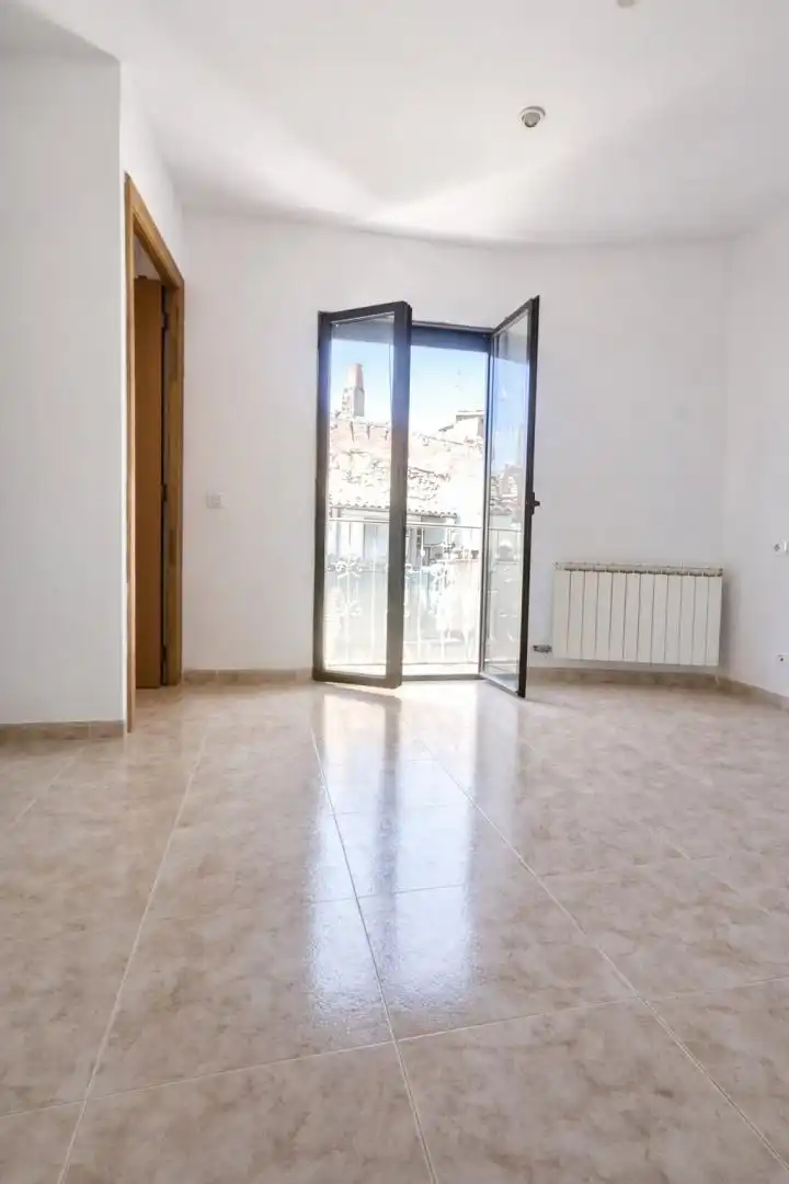 Dormitori de Pis en venda en Tàrrega amb Aire condicionat i Terrassa