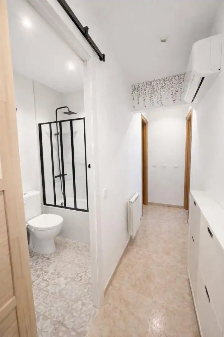 Bany de Pis en venda en Tàrrega amb Aire condicionat i Terrassa
