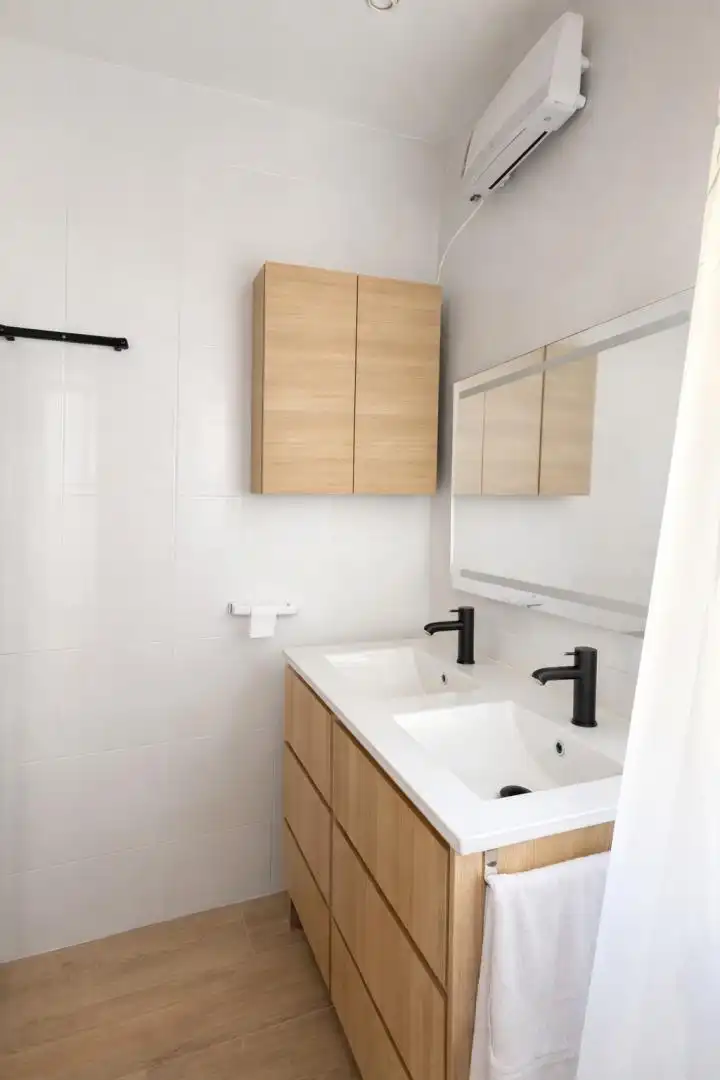 Bany de Pis en venda en Tàrrega amb Aire condicionat i Terrassa