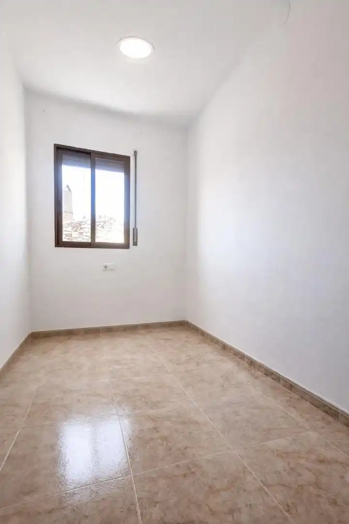 Dormitori de Pis en venda en Tàrrega amb Aire condicionat i Terrassa