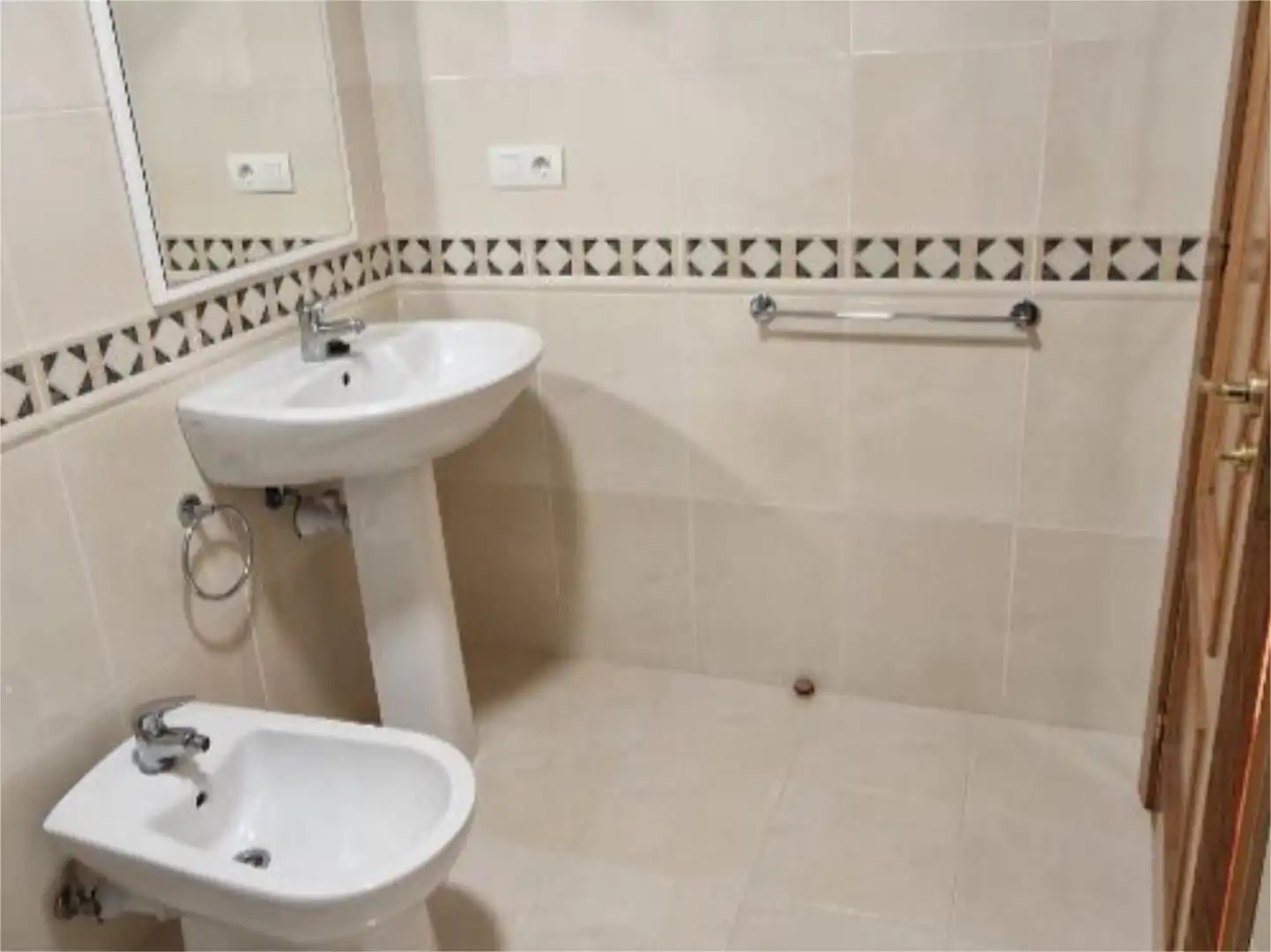 Badezimmer von Wohnung zum Verkauf in Cedeira mit Heizung, Parkett und Möbliert