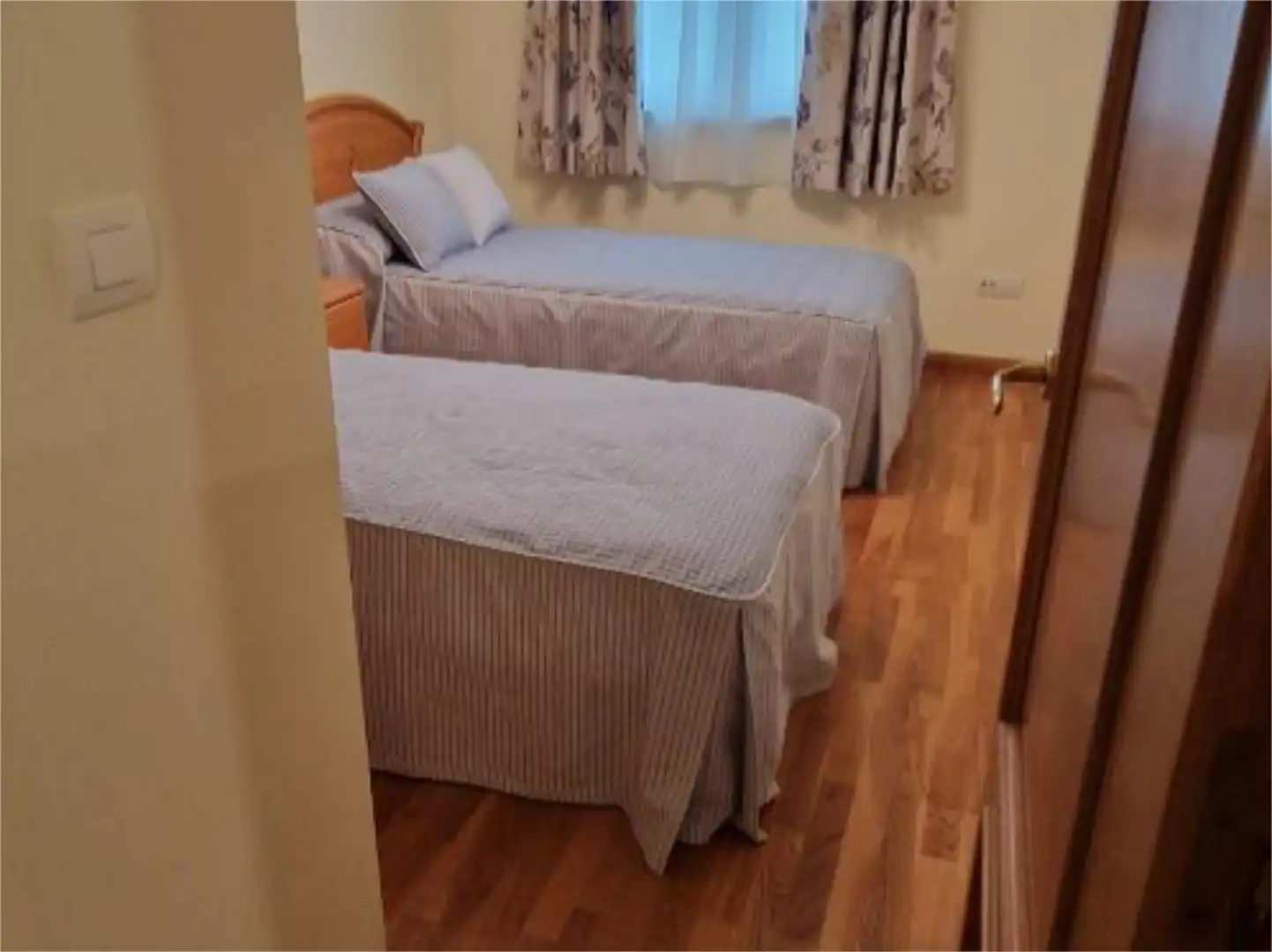 Schlafzimmer von Wohnung zum Verkauf in Cedeira mit Heizung, Parkett und Möbliert