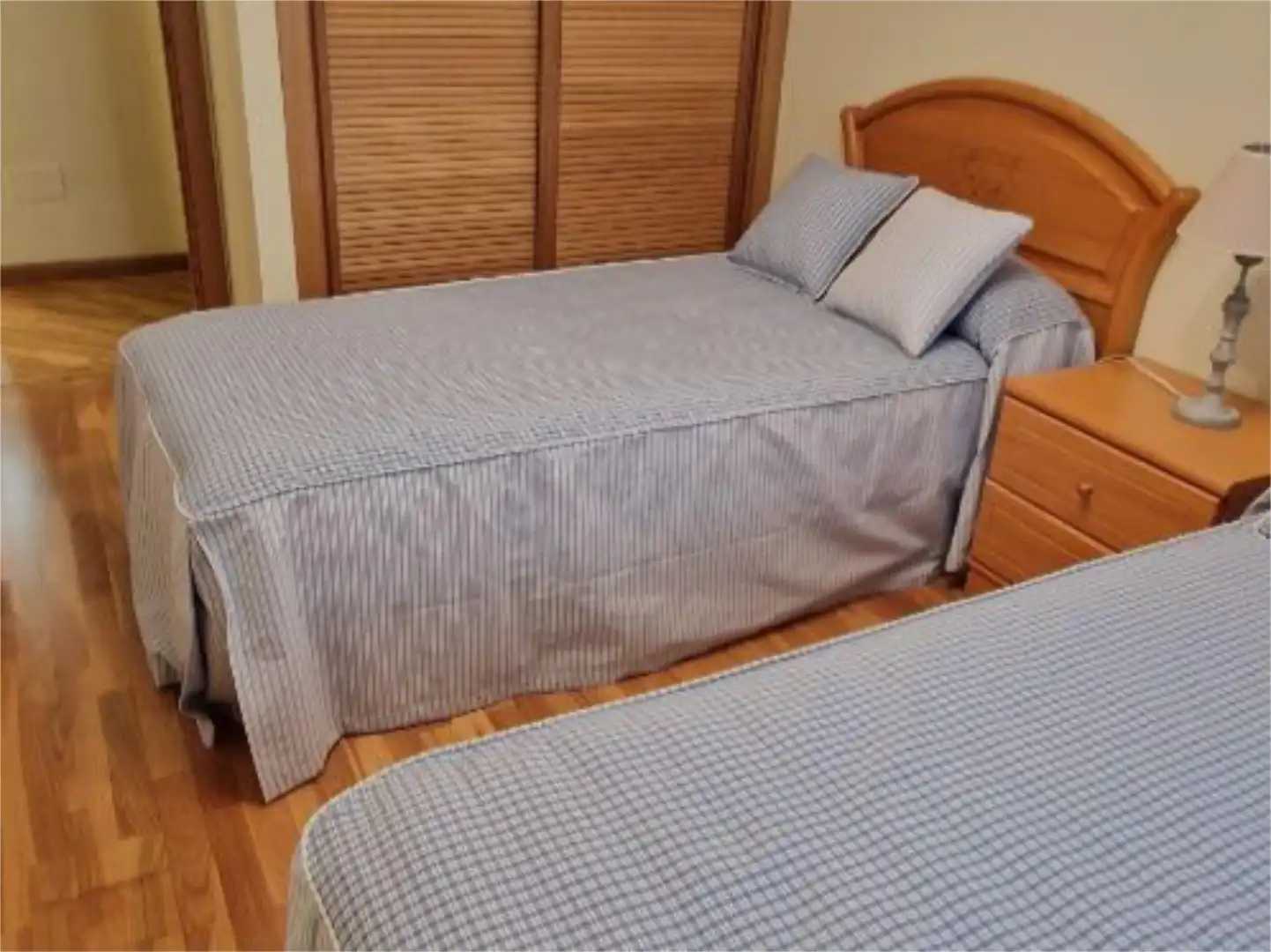 Schlafzimmer von Wohnung zum Verkauf in Cedeira mit Heizung, Parkett und Möbliert
