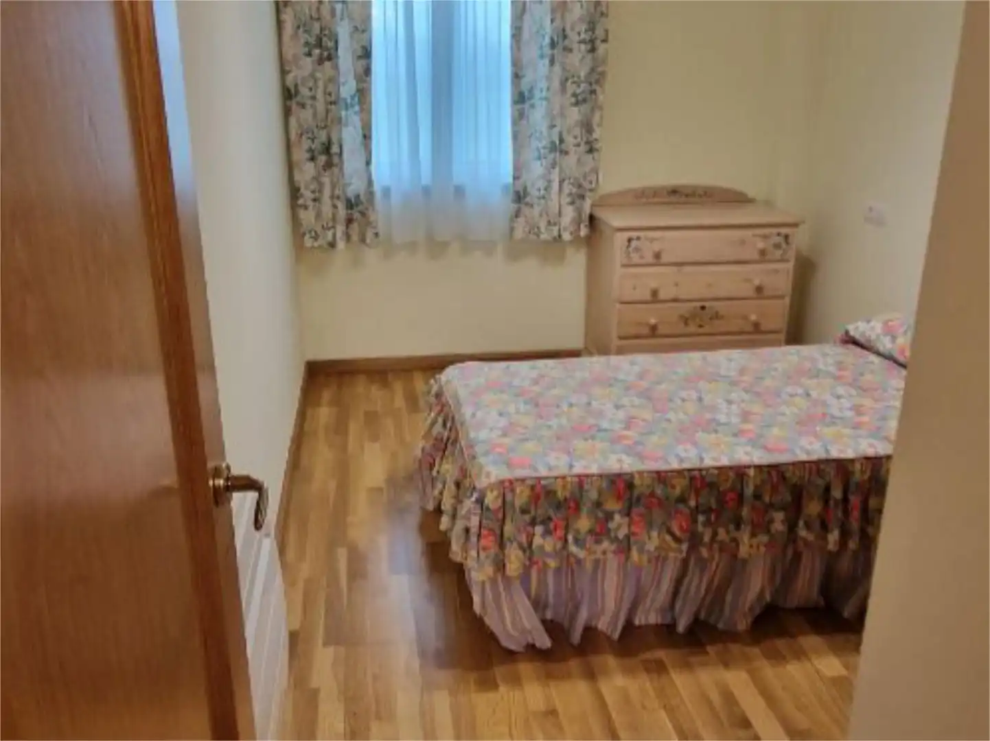Schlafzimmer von Wohnung zum Verkauf in Cedeira mit Heizung, Parkett und Möbliert