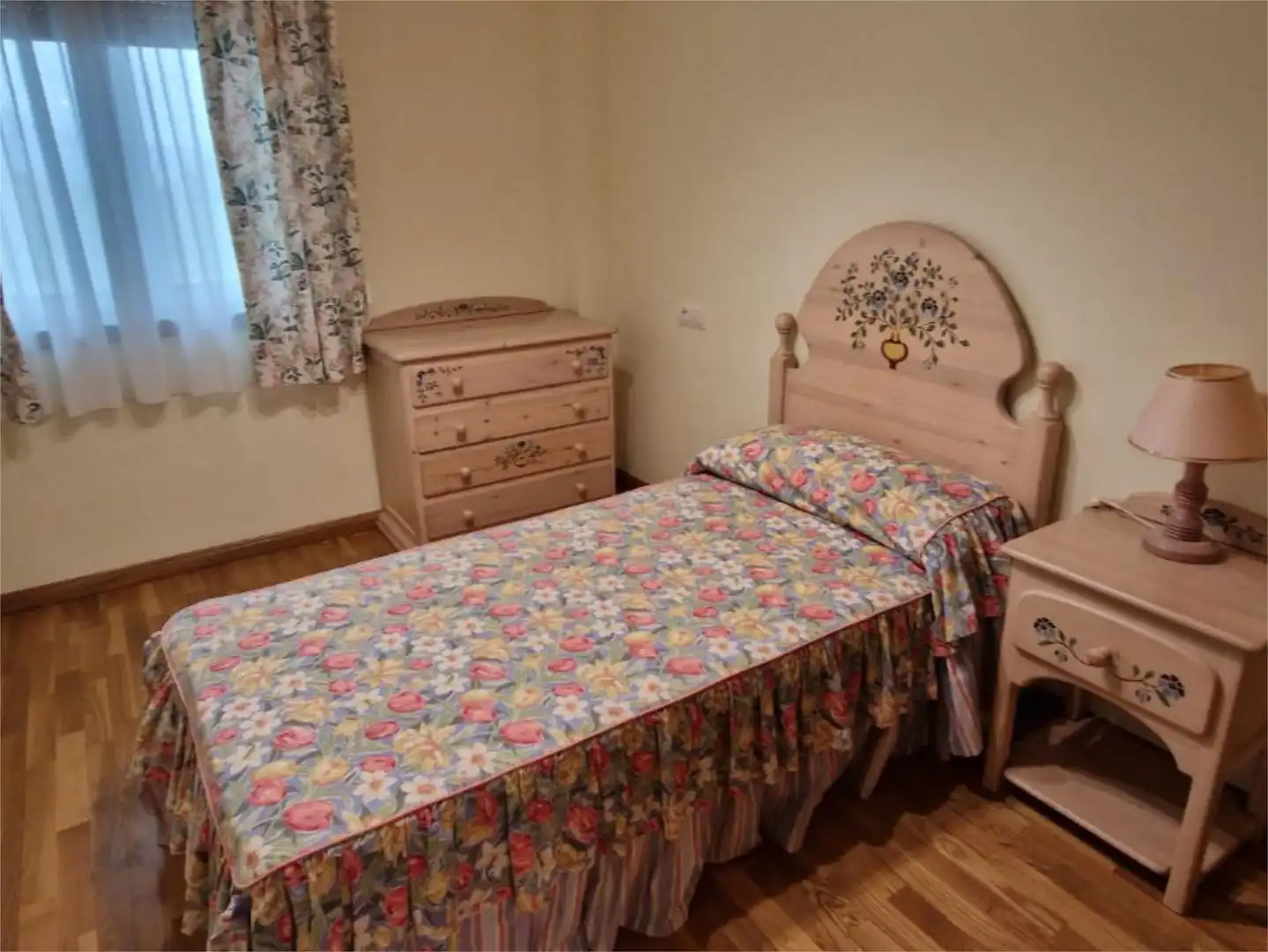 Schlafzimmer von Wohnung zum Verkauf in Cedeira mit Heizung, Parkett und Möbliert
