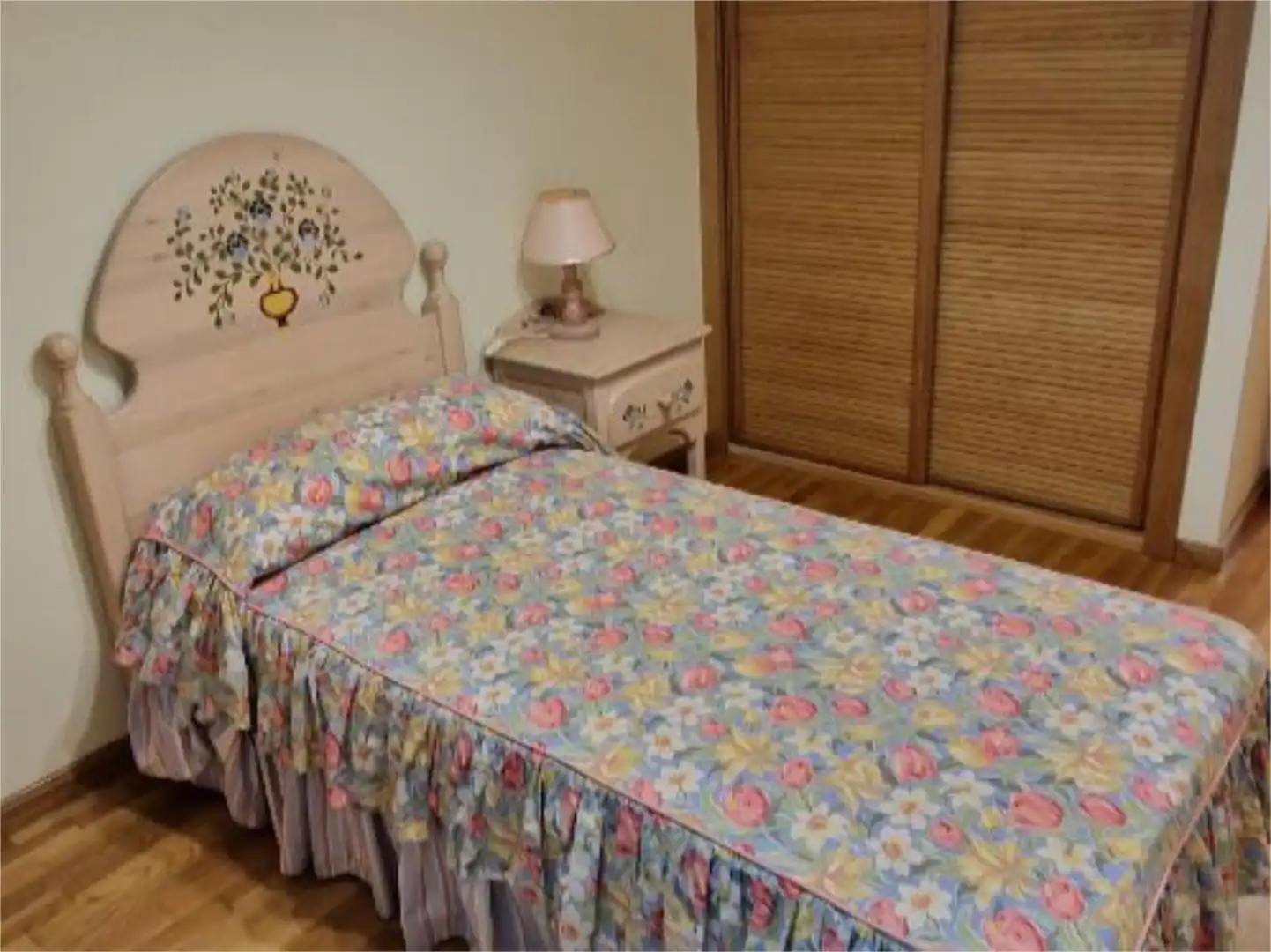 Schlafzimmer von Wohnung zum Verkauf in Cedeira mit Heizung, Parkett und Möbliert
