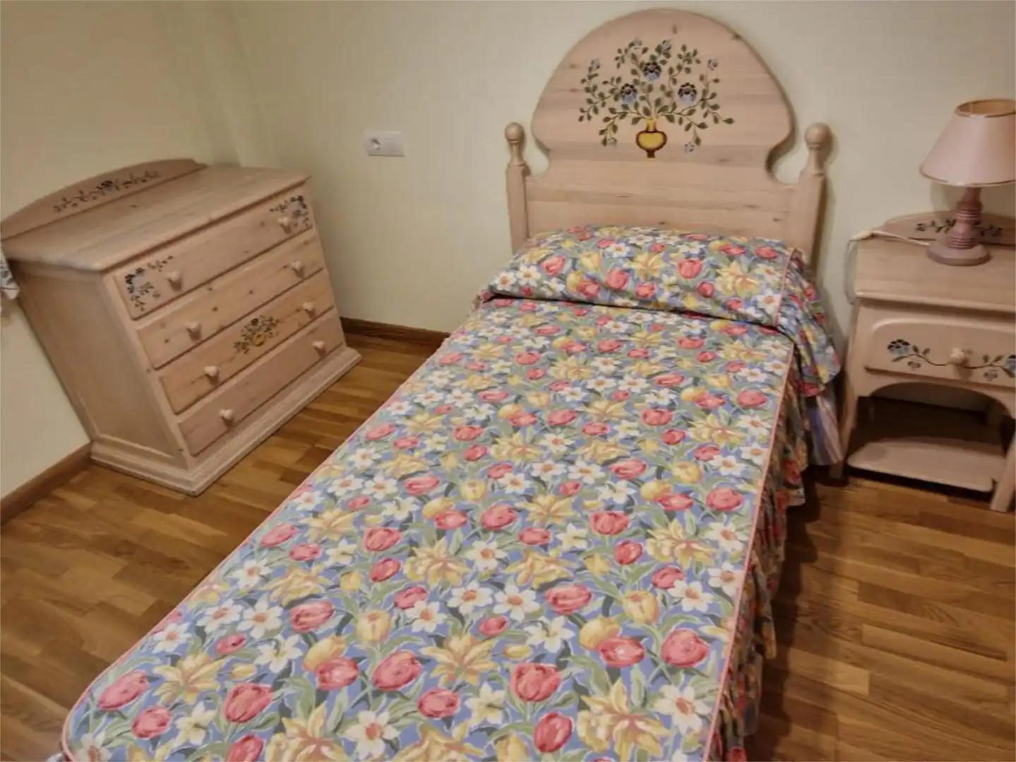 Schlafzimmer von Wohnung zum Verkauf in Cedeira mit Heizung, Parkett und Möbliert