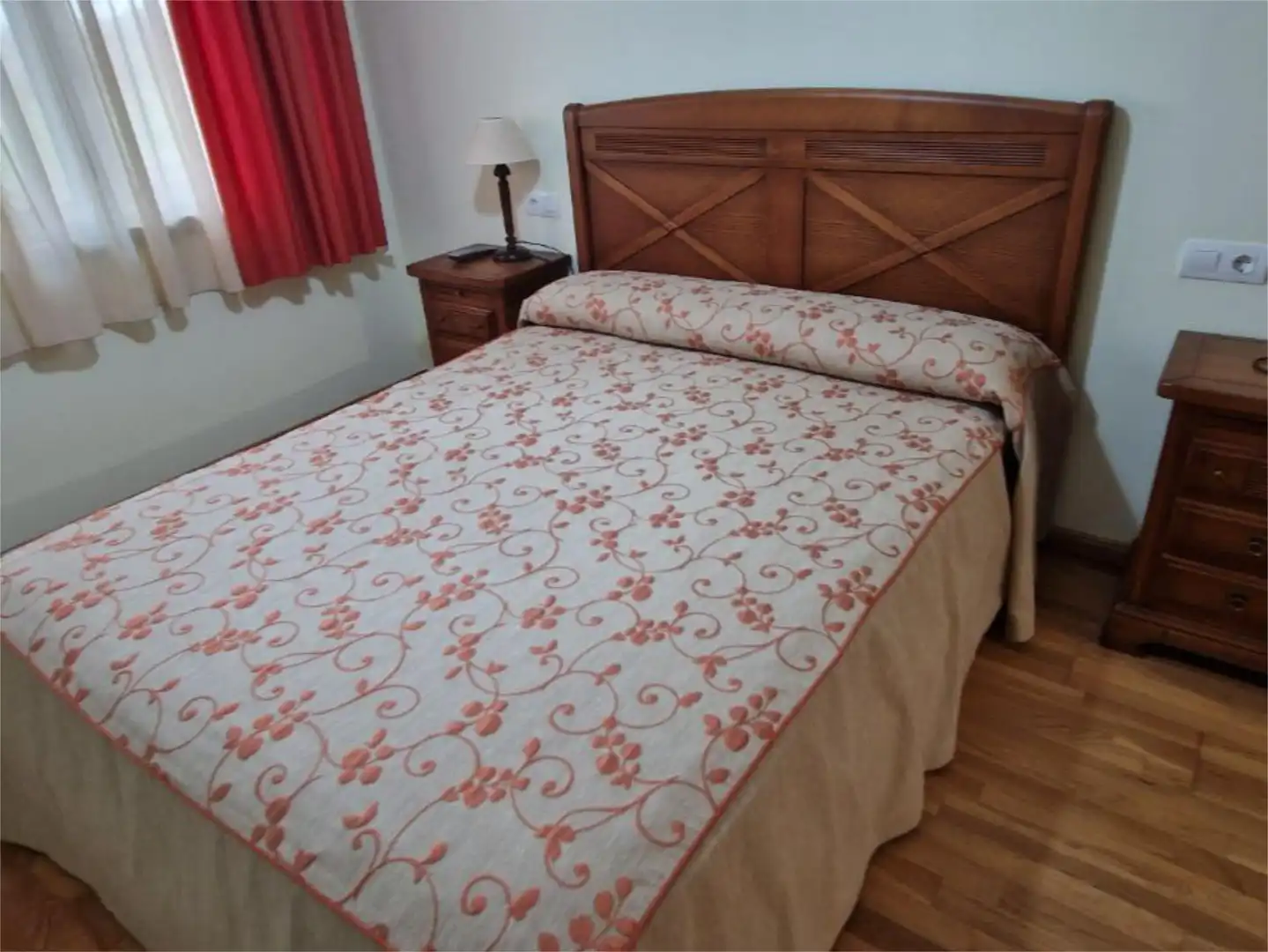 Schlafzimmer von Wohnung zum Verkauf in Cedeira mit Heizung, Parkett und Möbliert