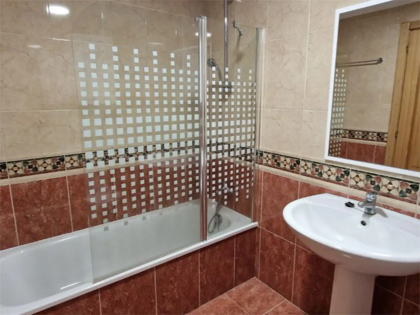 Badezimmer von Wohnung zum Verkauf in Cedeira mit Heizung, Parkett und Möbliert