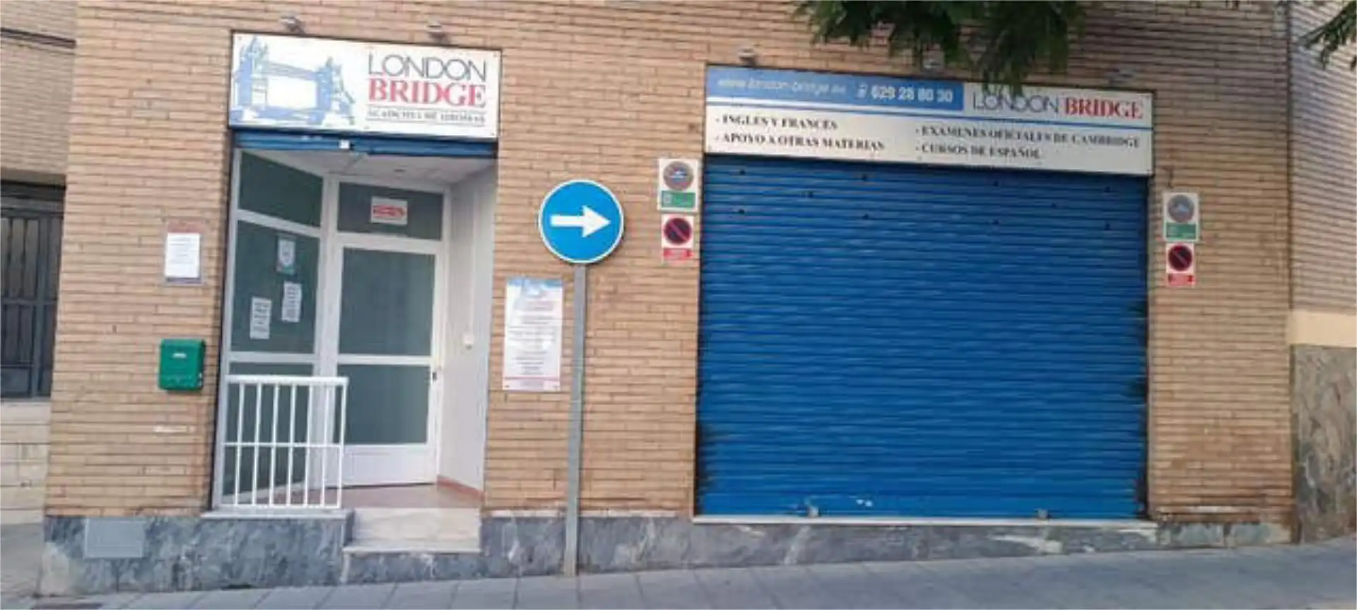 Vista exterior de Local de alquiler en  Almería Capital con Aire acondicionado