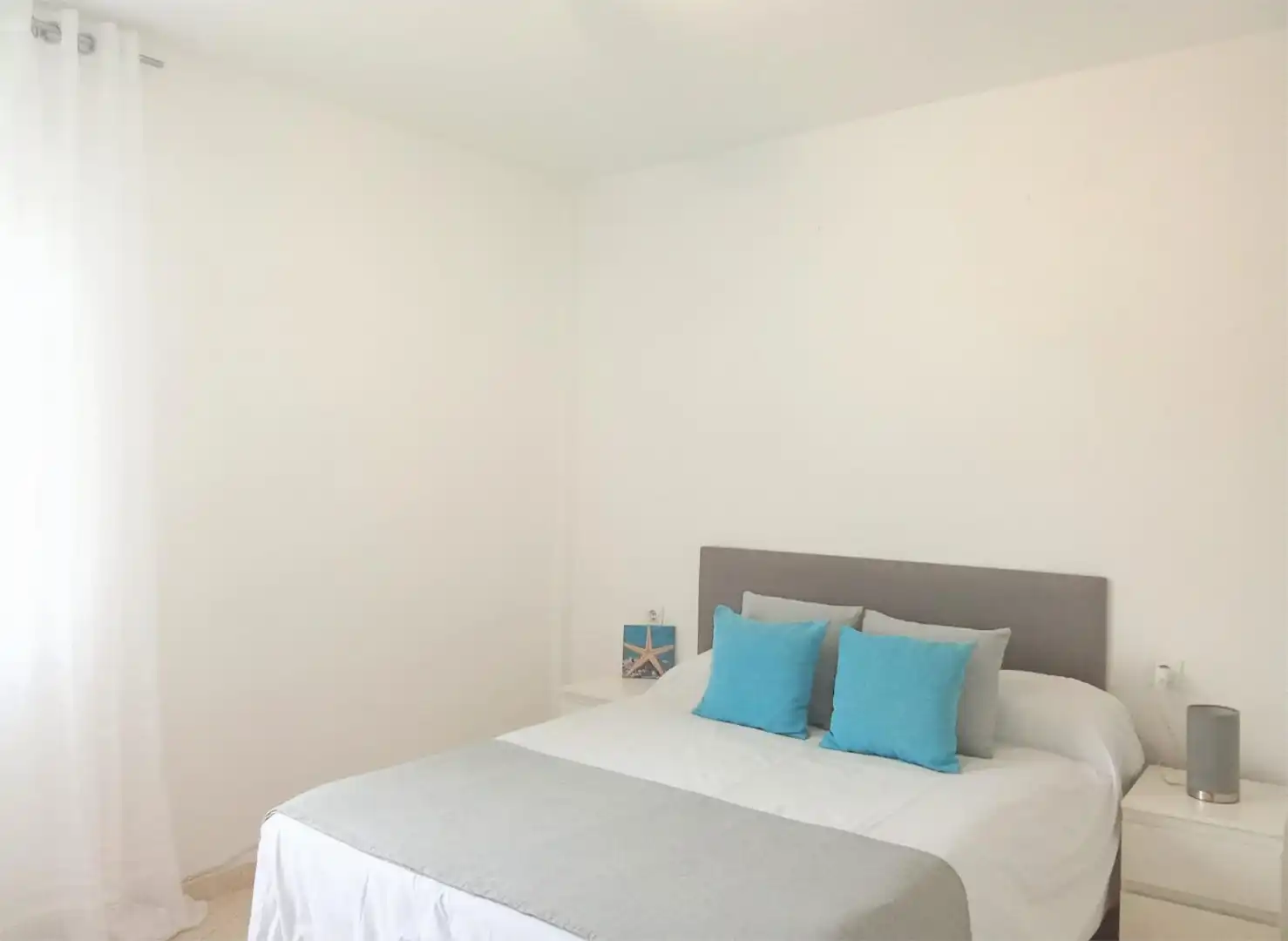 Piso en venta en Calle Sierra Almijara, Playa del Rincón Habitación de Piso en venta en Rincón de la Victoria con Terraza, Piscina y Amueblado