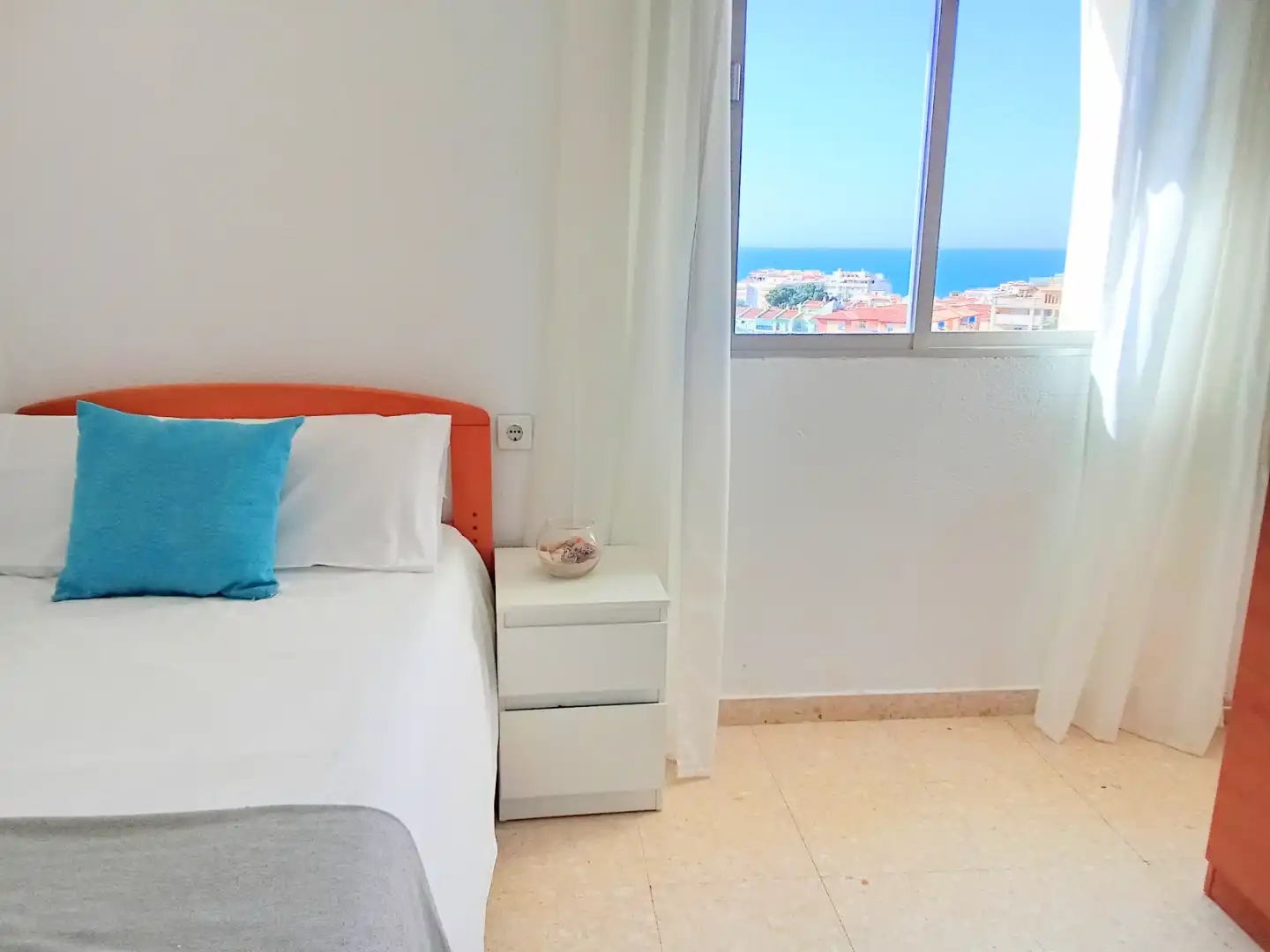 Piso en venta en Calle Sierra Almijara, Playa del Rincón Habitación de Piso en venta en Rincón de la Victoria con Terraza, Piscina y Amueblado