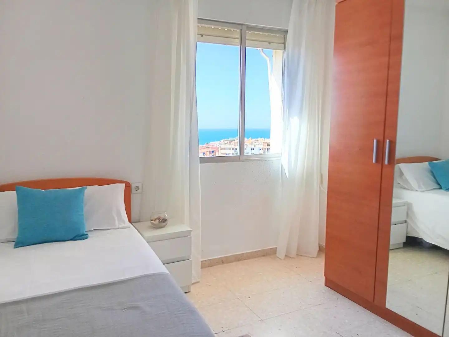 Piso en venta en Calle Sierra Almijara, Playa del Rincón Habitación de Piso en venta en Rincón de la Victoria con Terraza, Piscina y Amueblado