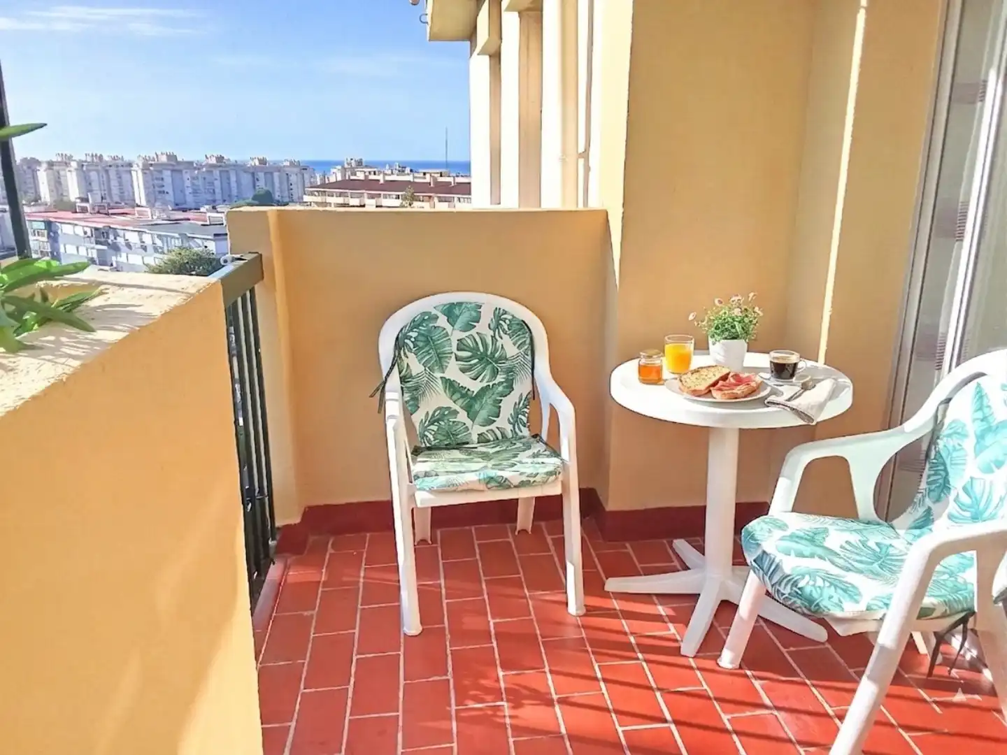 Piso en venta en Calle Sierra Almijara, Playa del Rincón Terraza de Piso en venta en Rincón de la Victoria con Terraza, Piscina y Amueblado
