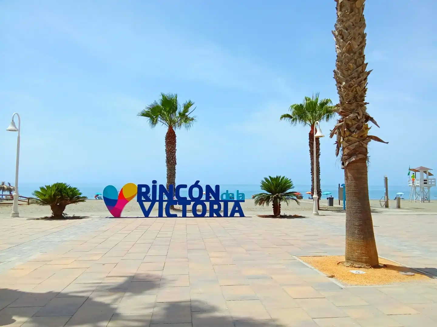 Piso en venta en Calle Sierra Almijara, Playa del Rincón Vista exterior de Piso en venta en Rincón de la Victoria con Terraza, Piscina y Amueblado