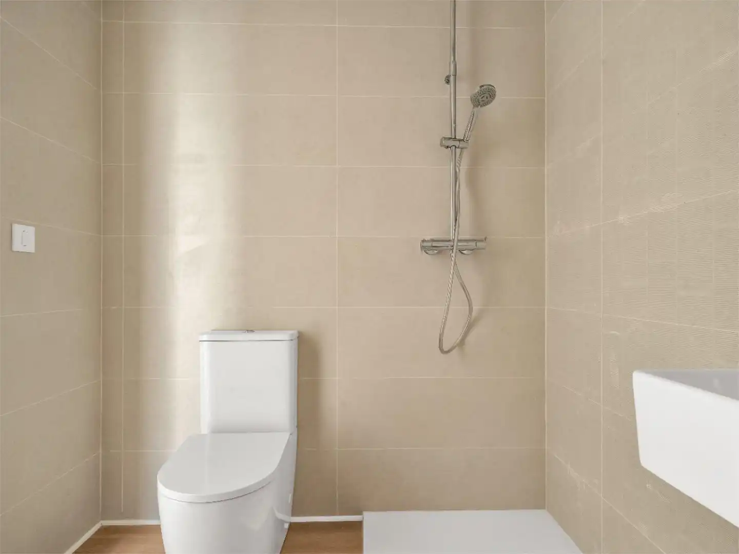 Flat for sale in Calle Menorca, 7, Los Guindos - Parque Mediterráneo - Santa Paula Bathroom of Flat for sale in Málaga with Air Conditioner, Heating and Parquet flooring