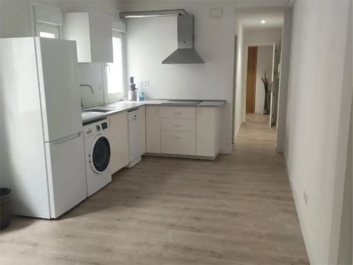 Cuina de Apartament de lloguer en  Madrid Capital amb Aire condicionat