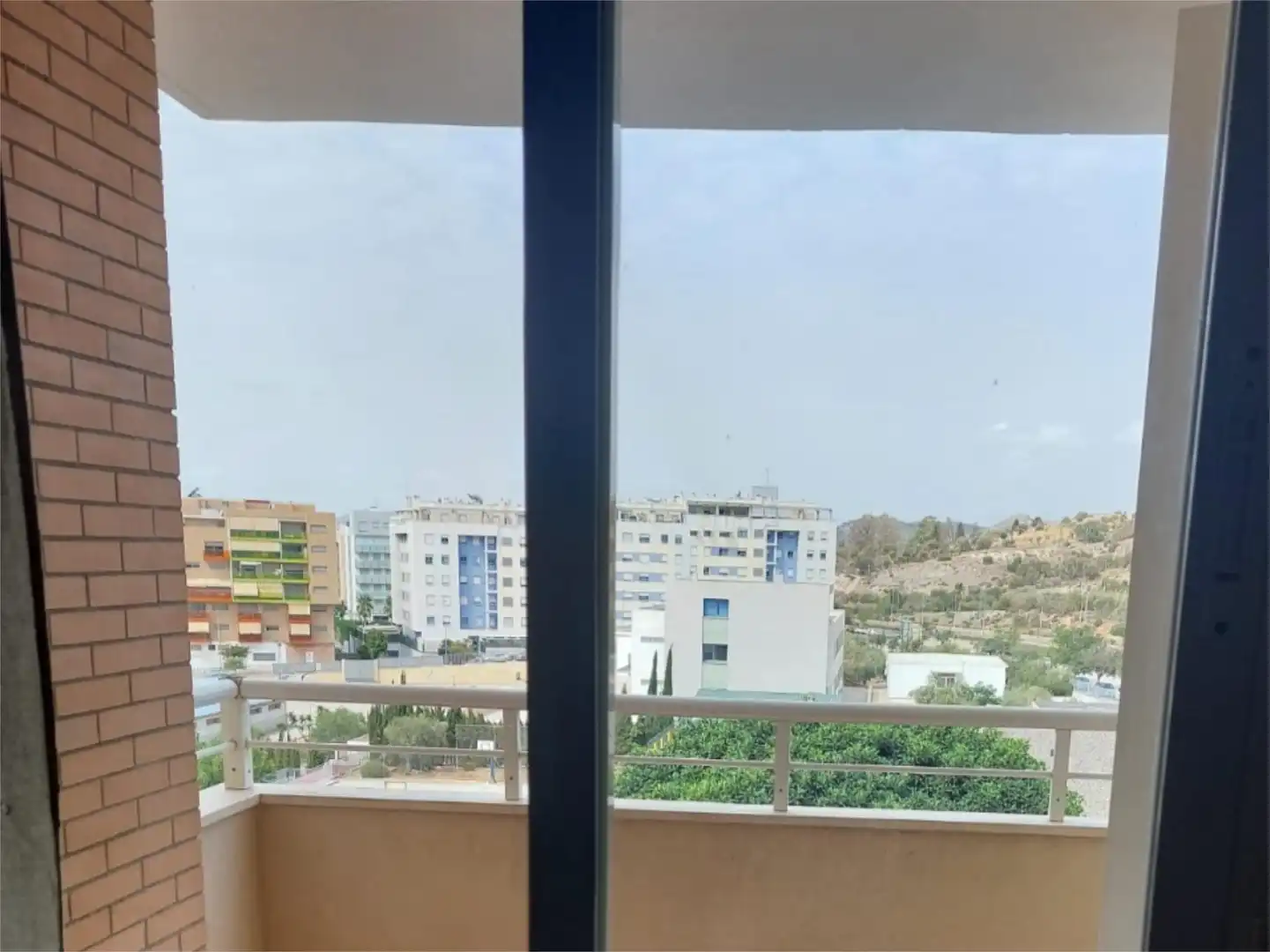 Pis en venda a Avenida del Editor Ángel Caffarena, 29, El Cónsul - Ciudad Universitaria - El Romeral Terrassa de Pis en venda en Málaga amb Aire condicionat, Jardí privat i Terrassa