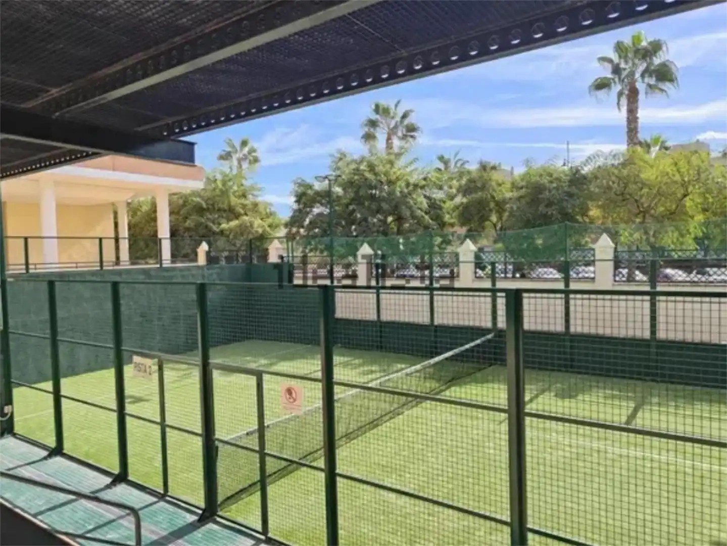 Pis en venda a Avenida del Editor Ángel Caffarena, 29, El Cónsul - Ciudad Universitaria - El Romeral Terrassa de Pis en venda en Málaga amb Aire condicionat, Jardí privat i Terrassa