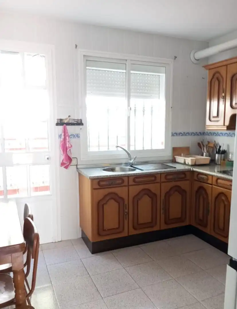 Küche von Einfamilien-Reihenhaus zum Verkauf in Algodonales mit Terrasse und Balkon