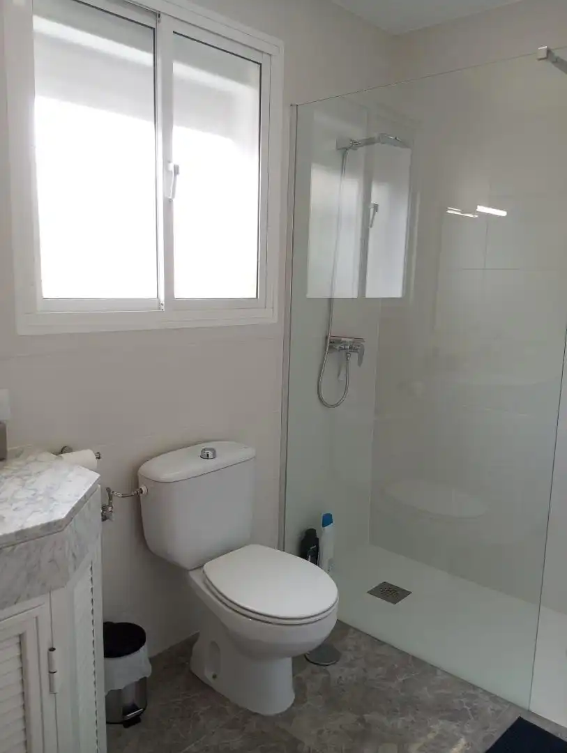 Badezimmer von Einfamilien-Reihenhaus zum Verkauf in Algodonales mit Terrasse und Balkon