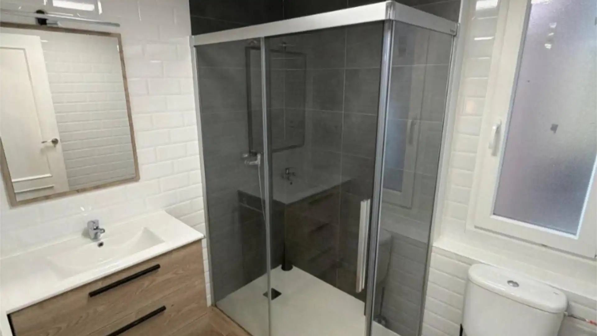 Bathroom of Flat for rent in  Toledo Capital  with Air Conditioner, Heating and Furnished