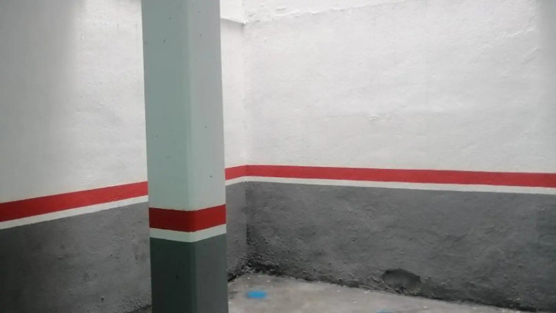 Garaje de alquiler en Carrer de Calderón de la Barca, 37, La Salut Garaje de alquiler en Badalona